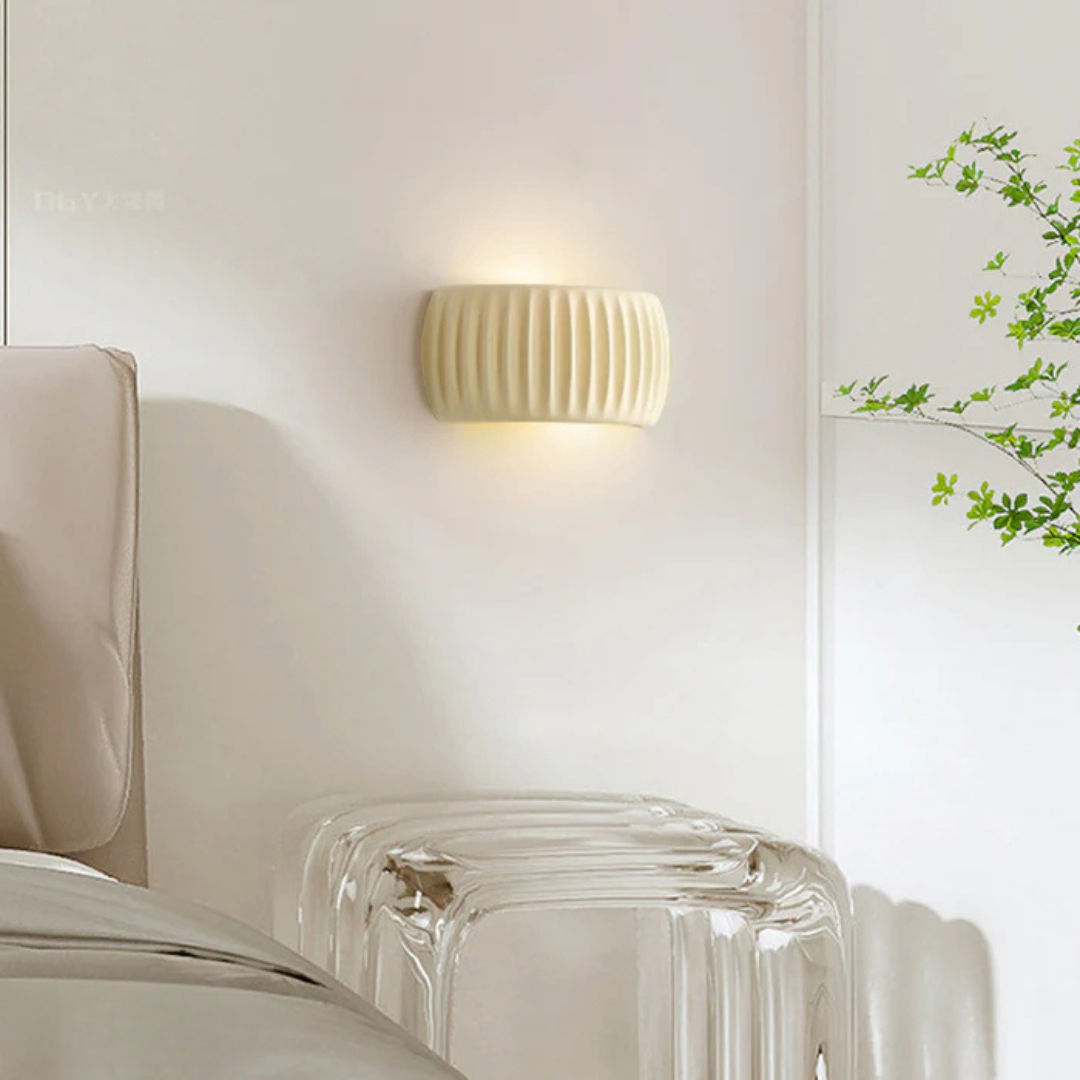 Wandlamp Minimalistisch met Geribbeld Hars Kap en Warm Licht