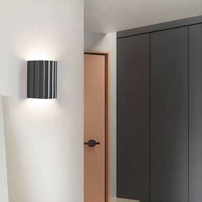 Wandlamp Minimalistisch met Geribbeld Reliëfpatroon en Omhoog-Omlaag Lichteffect