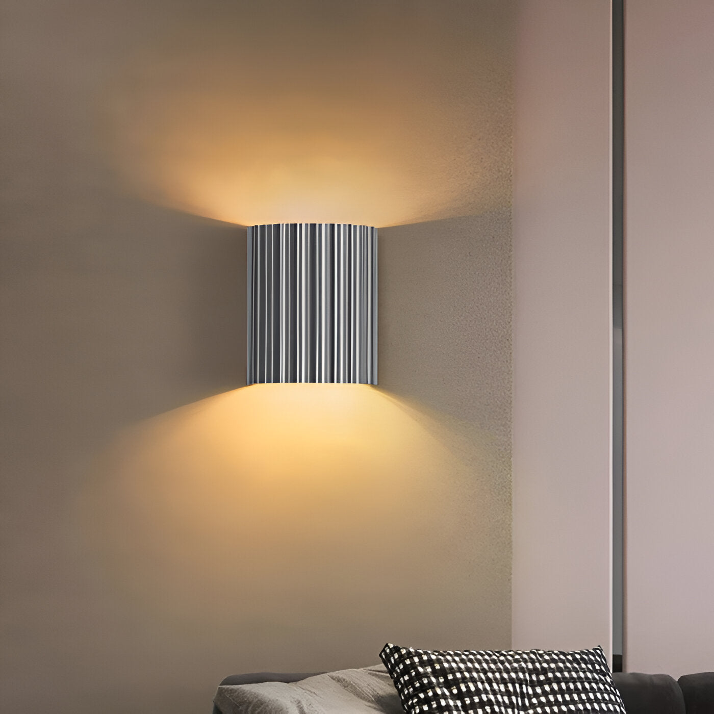 Wandlamp Minimalistisch met Geribbeld Reliëfpatroon en Omhoog-Omlaag Lichteffect