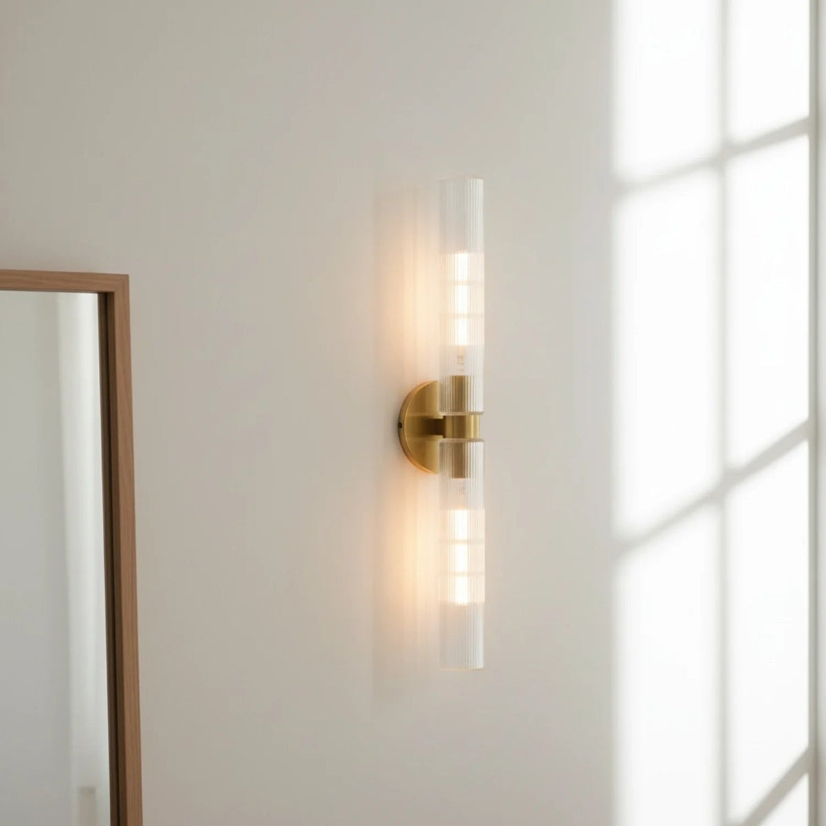 Wandlamp Minimalistisch met Geribbelde Glazen Cilinderkap en Vaste Bevestiging