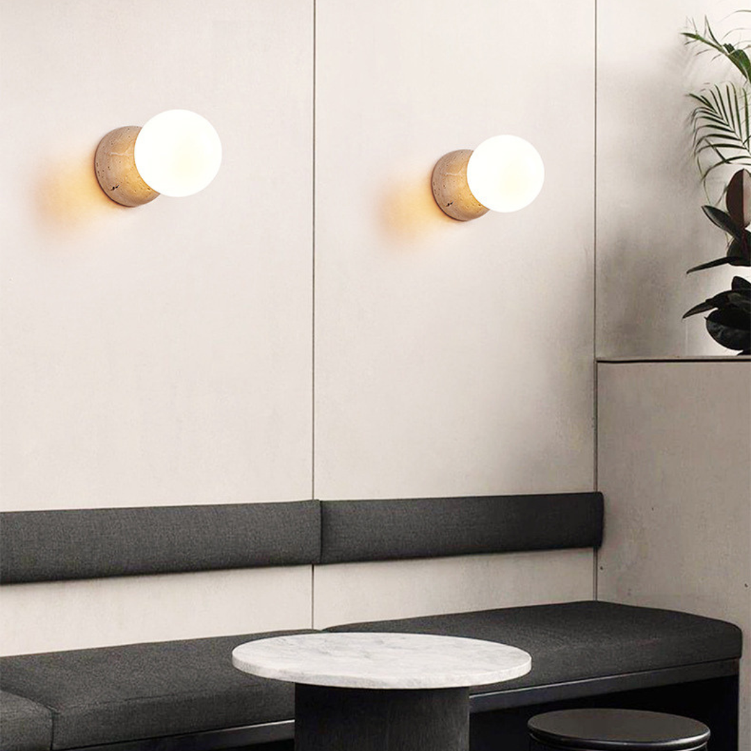 Wandlamp Minimalistisch met Natuurstenen Voet en Glazen Bol