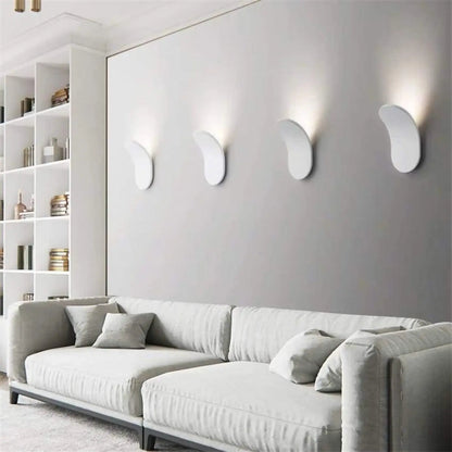 Wandlamp Minimalistisch met Organische Schijfvorm en Indirecte Verlichting