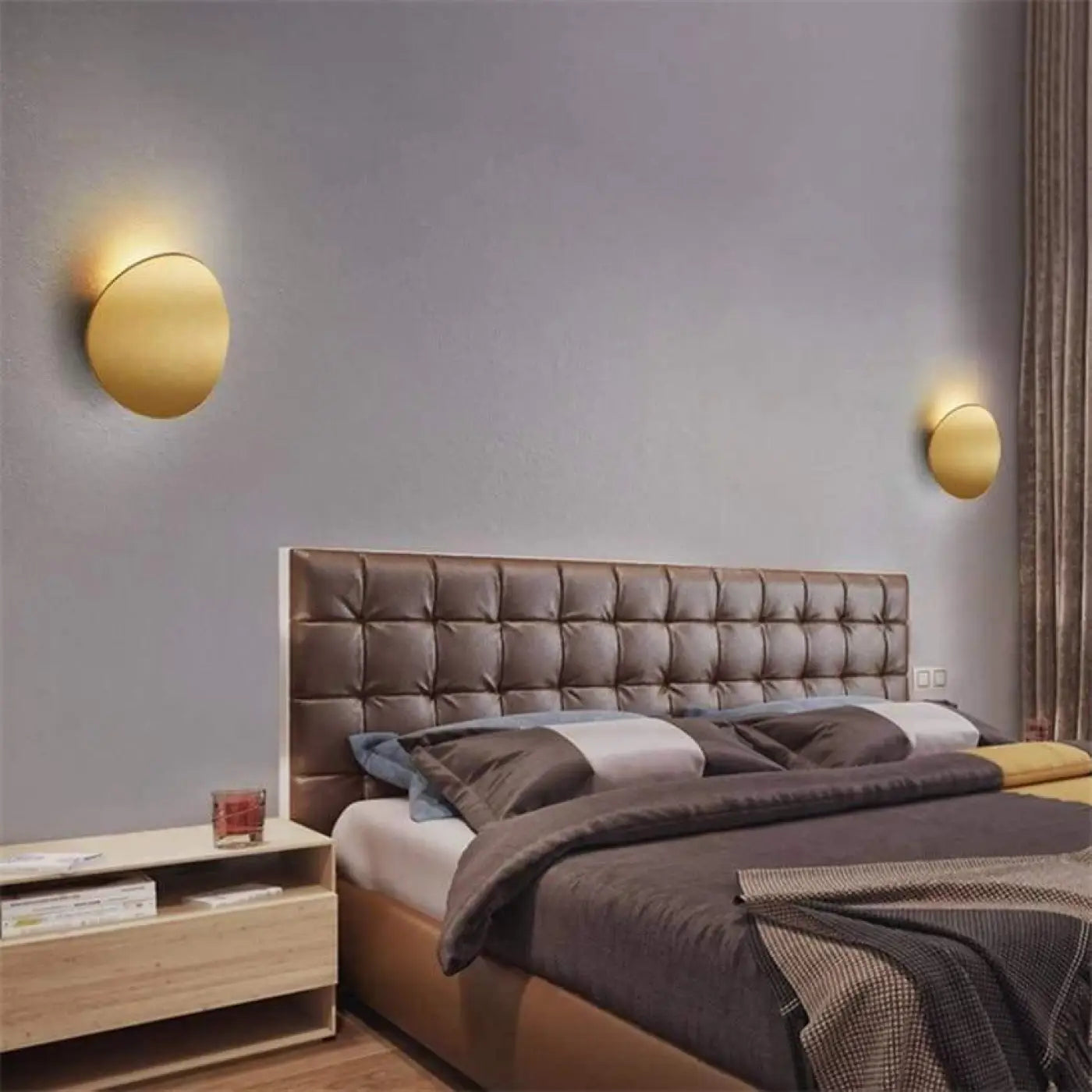 Wandlamp Minimalistisch met Organische Schijfvorm en Indirecte Verlichting