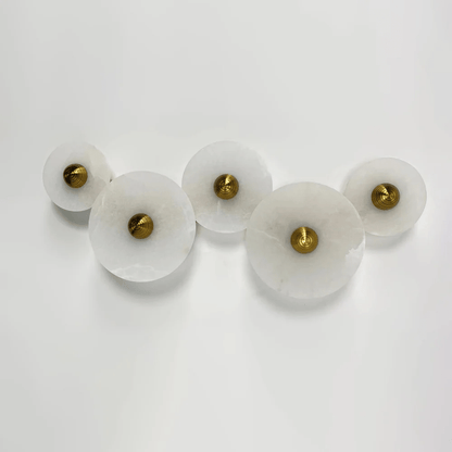 Wandlamp Minimalistisch met Ronde Albast Schijf en Bronzen Fitting