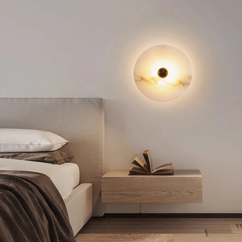 Wandlamp Minimalistisch met Ronde Albast Schijf en Bronzen Fitting