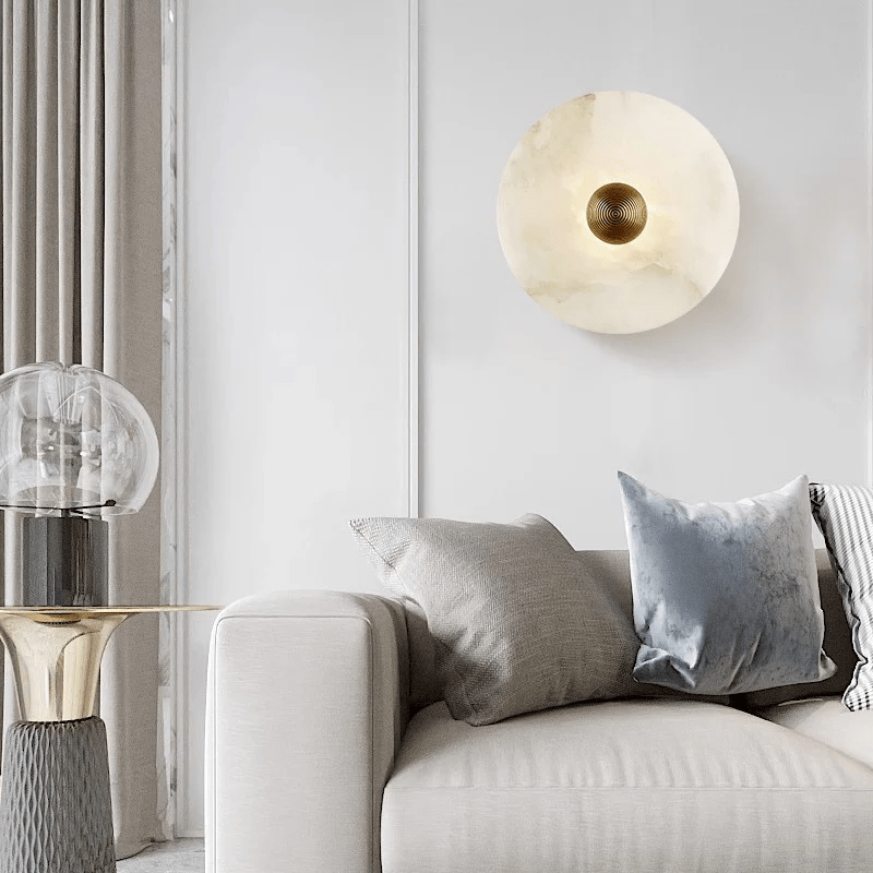 Wandlamp Minimalistisch met Ronde Albast Schijf en Bronzen Fitting