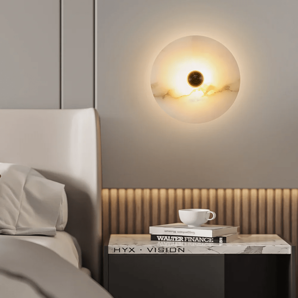 Wandlamp Minimalistisch met Ronde Albast Schijf en Bronzen Fitting