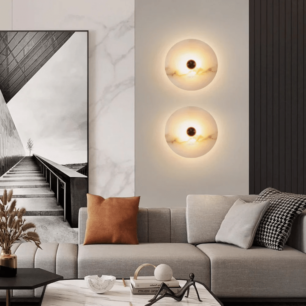 Wandlamp Minimalistisch met Ronde Albast Schijf en Bronzen Fitting