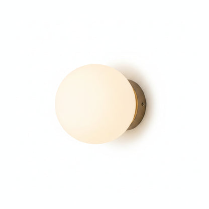 Wandlamp Minimalistisch met Ronde Opaalglassen Bol en IJzeren Basis