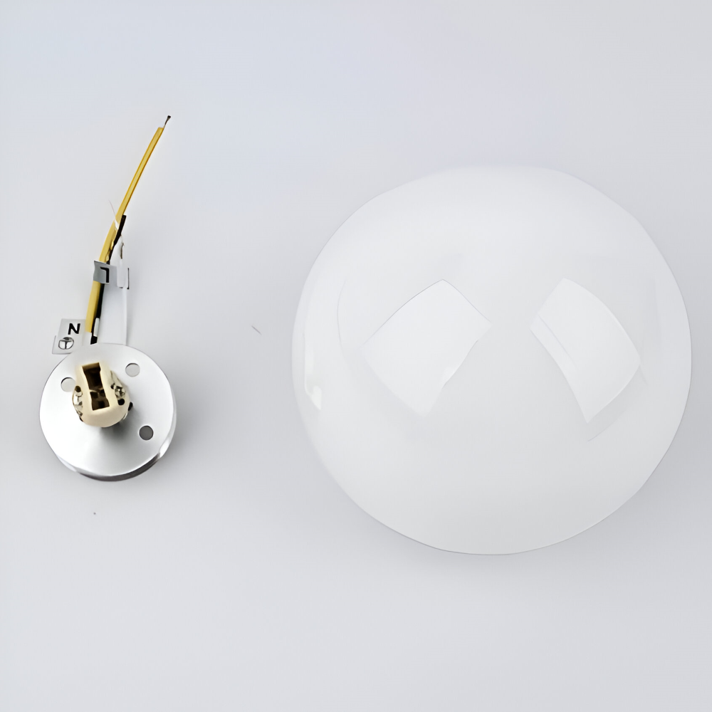 Wandlamp Minimalistisch met Ronde Opaalglassen Bol en IJzeren Basis