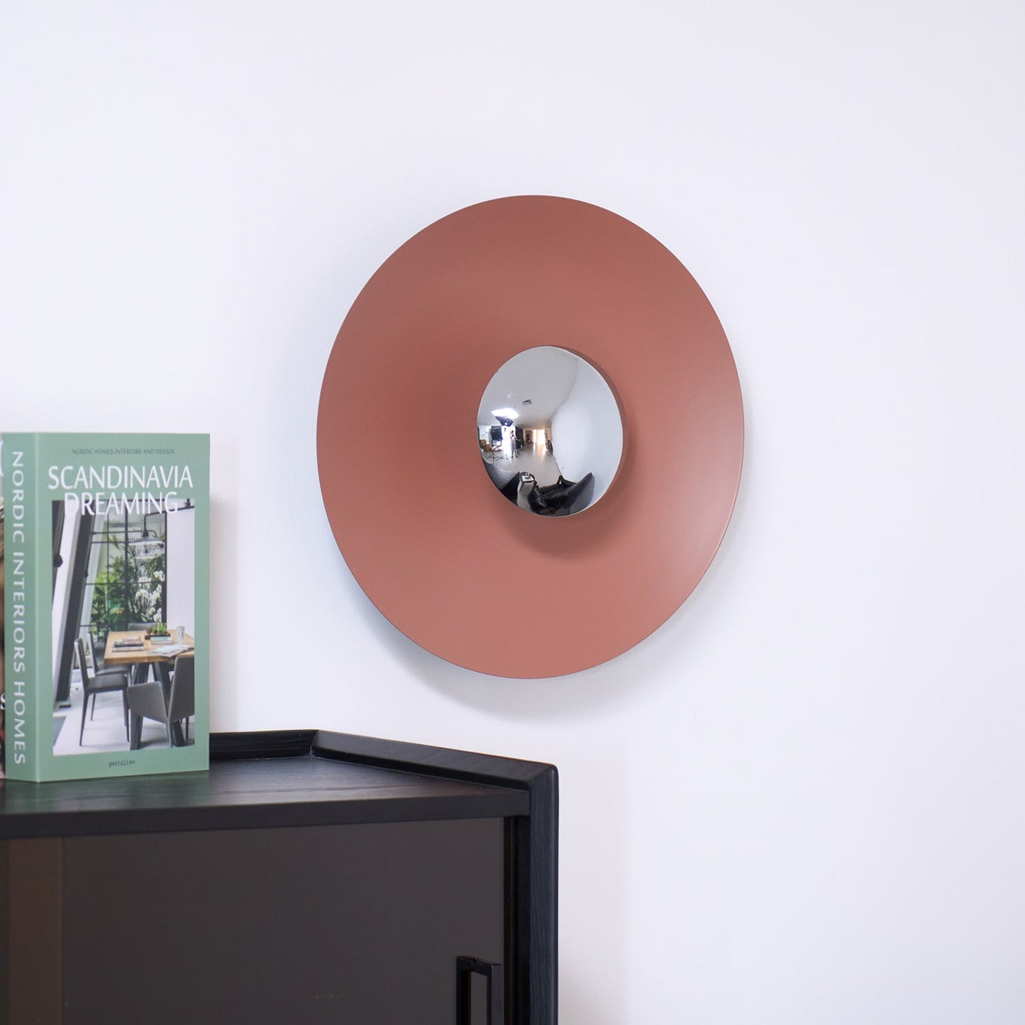 Wandlamp Minimalistisch Rond met Geïntegreerde LED en Spiegelbol ##POS:34##