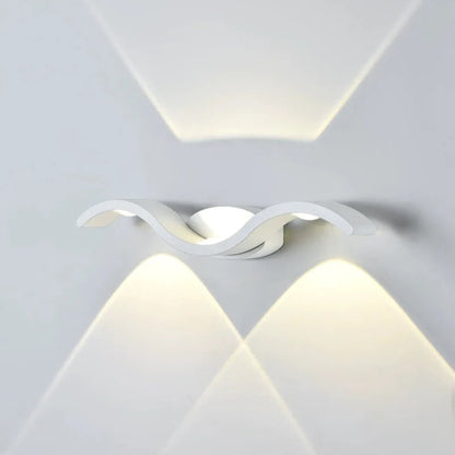 Wandlamp Modern LED met Golvend Design en Sfeervolle Lichtprojectie