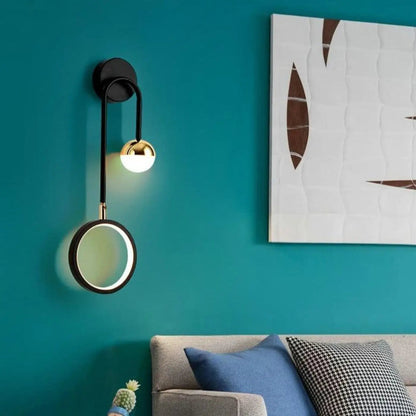 Wandlamp Modern met Bolvormige Spot en Verlichte Cirkelring
