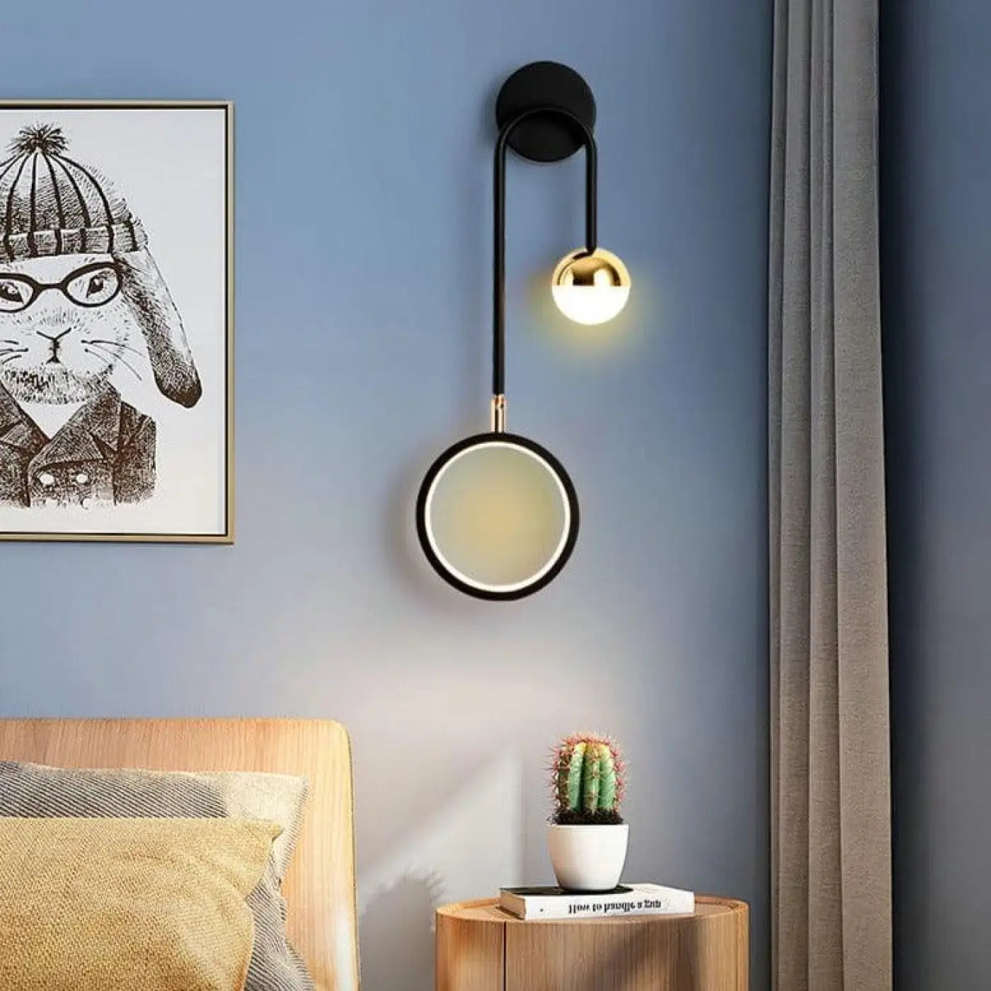 Wandlamp Modern met Bolvormige Spot en Verlichte Cirkelring