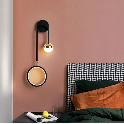 Wandlamp Modern met Bolvormige Spot en Verlichte Cirkelring