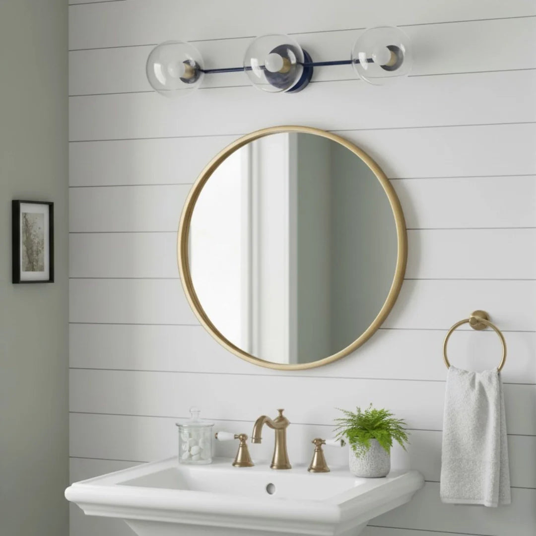 Wandlamp Modern met Drie Glazen Bollen en Metalen Frame