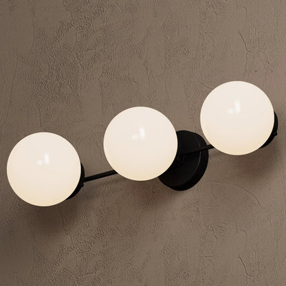 Wandlamp Modern met Drie Glazen Bollen en Metalen Frame