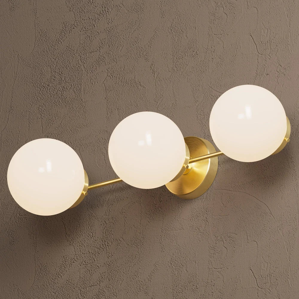 Wandlamp Modern met Drie Glazen Bollen en Metalen Frame