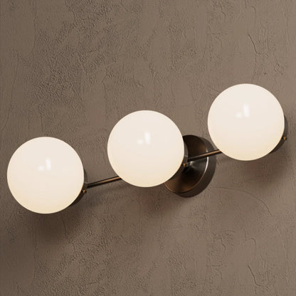 Wandlamp Modern met Drie Glazen Bollen en Metalen Frame