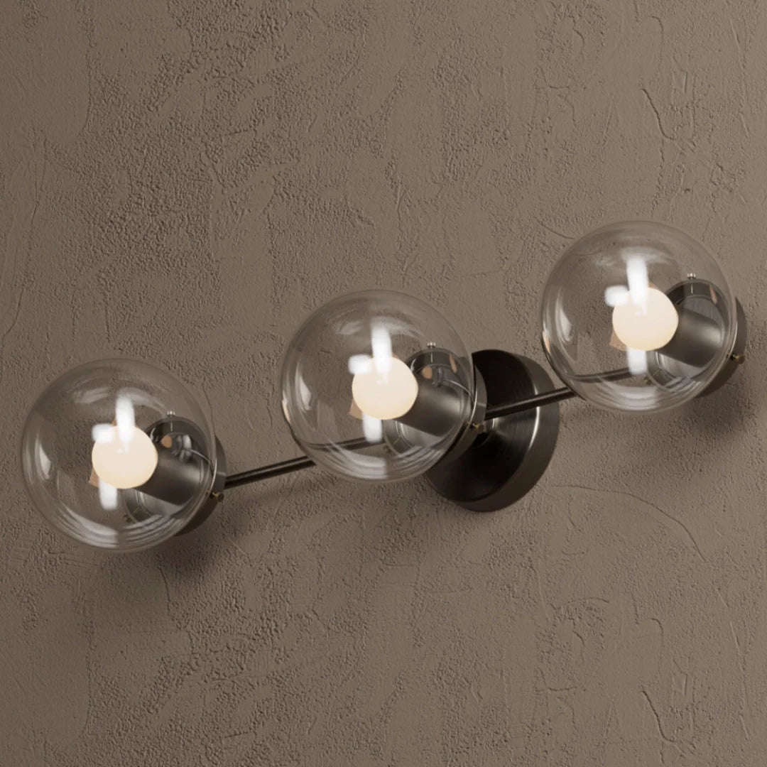 Wandlamp Modern met Drie Glazen Bollen en Metalen Frame