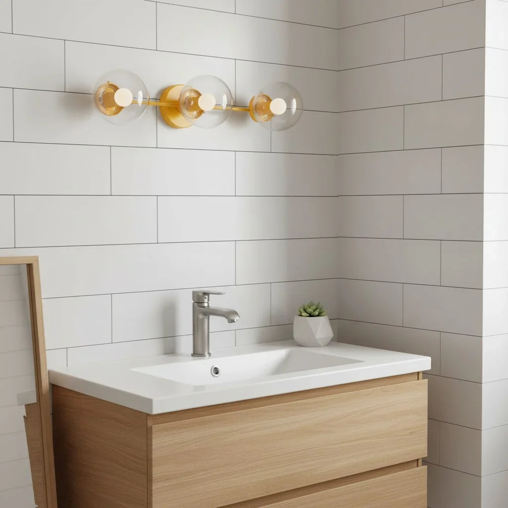 Wandlamp Modern met Drie Glazen Bollen en Metalen Frame