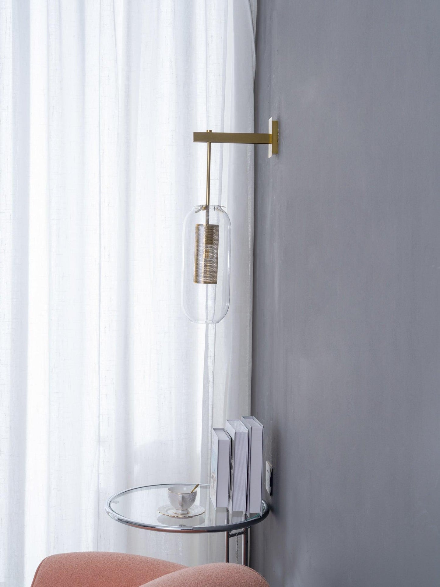 Wandlamp Modern met Glazen Kap en Geperforeerde Metalen Kooi
