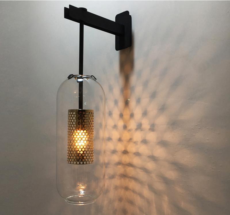 Wandlamp Modern met Glazen Kap en Geperforeerde Metalen Kooi
