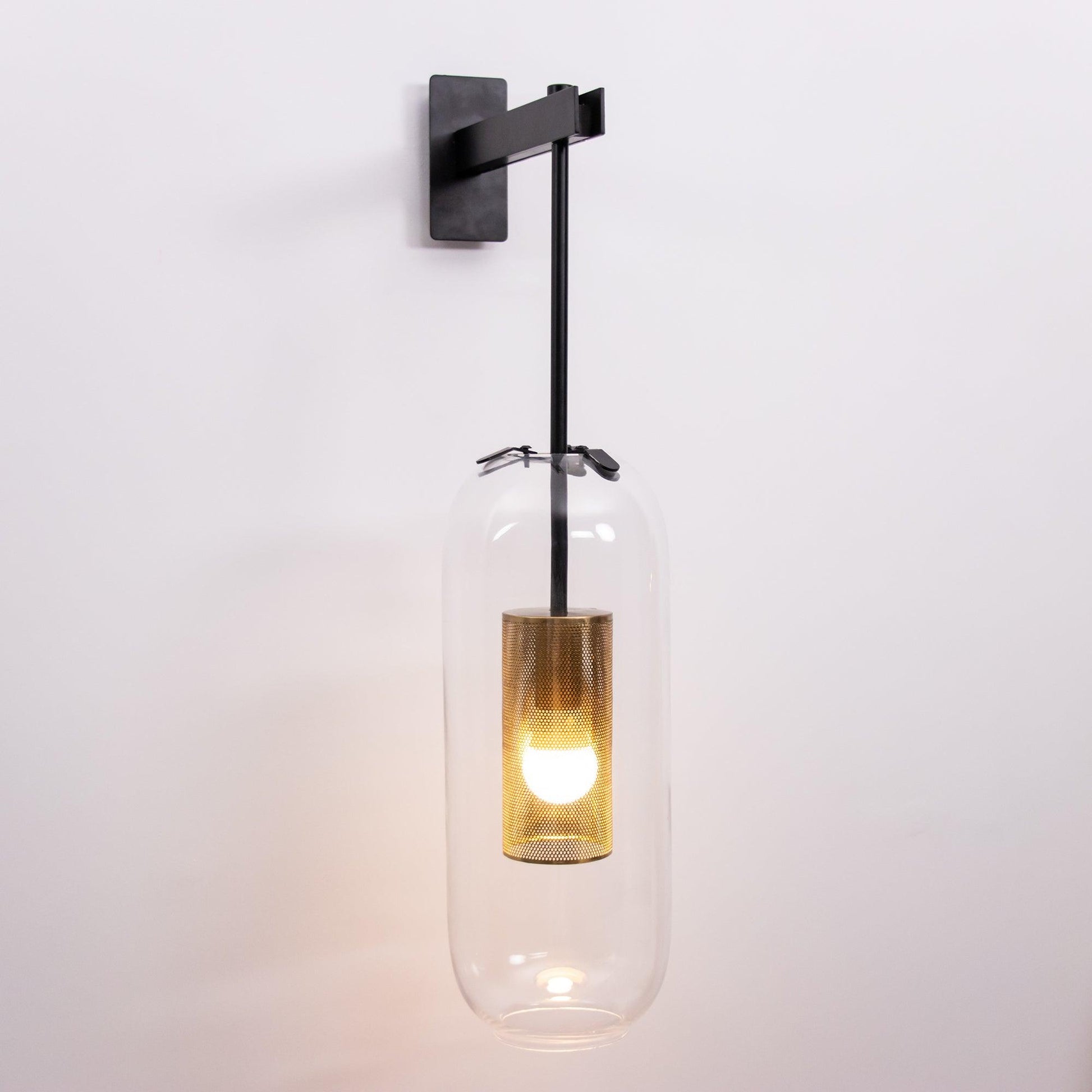 Wandlamp Modern met Glazen Kap en Geperforeerde Metalen Kooi