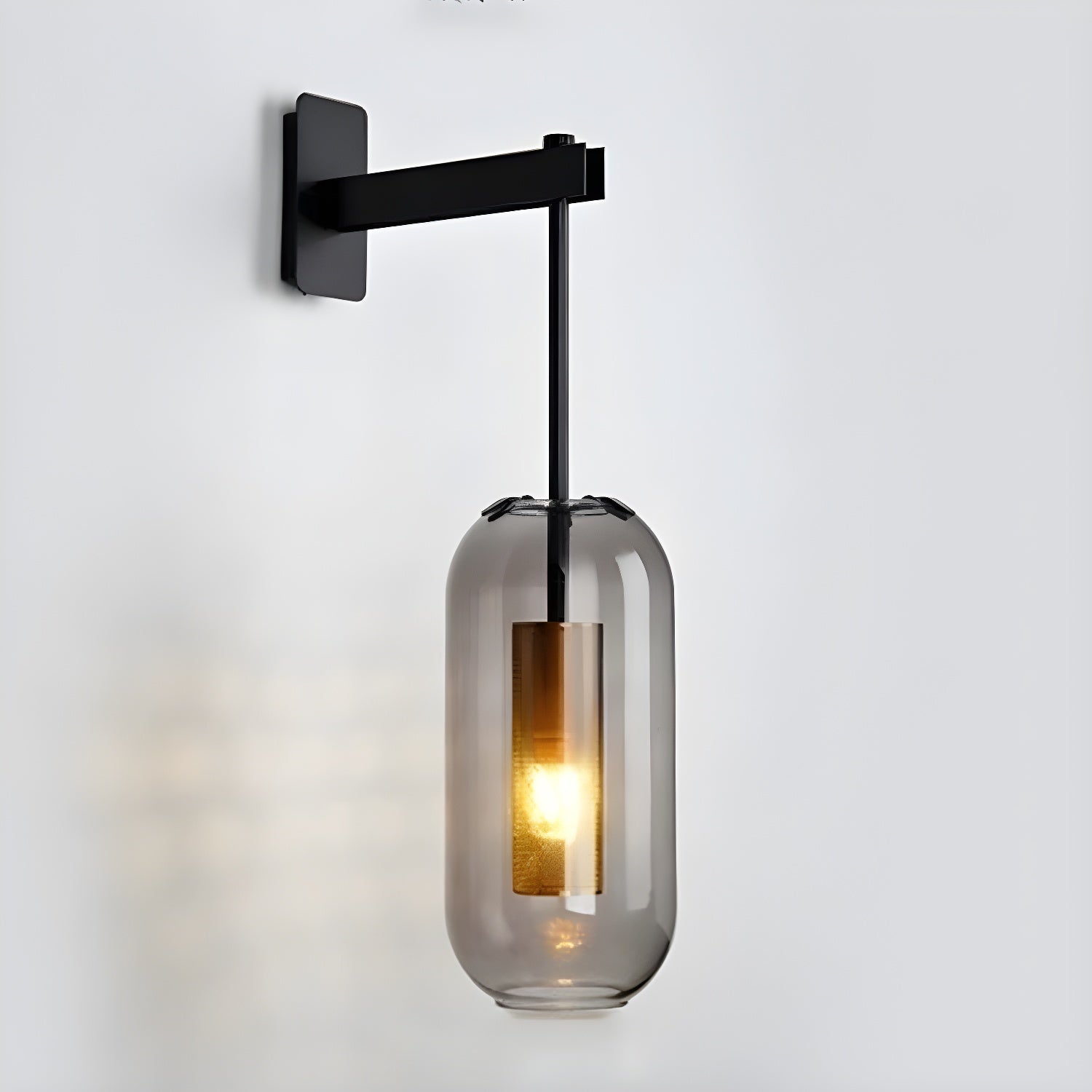 Wandlamp Modern met Glazen Kap en Geperforeerde Metalen Kooi