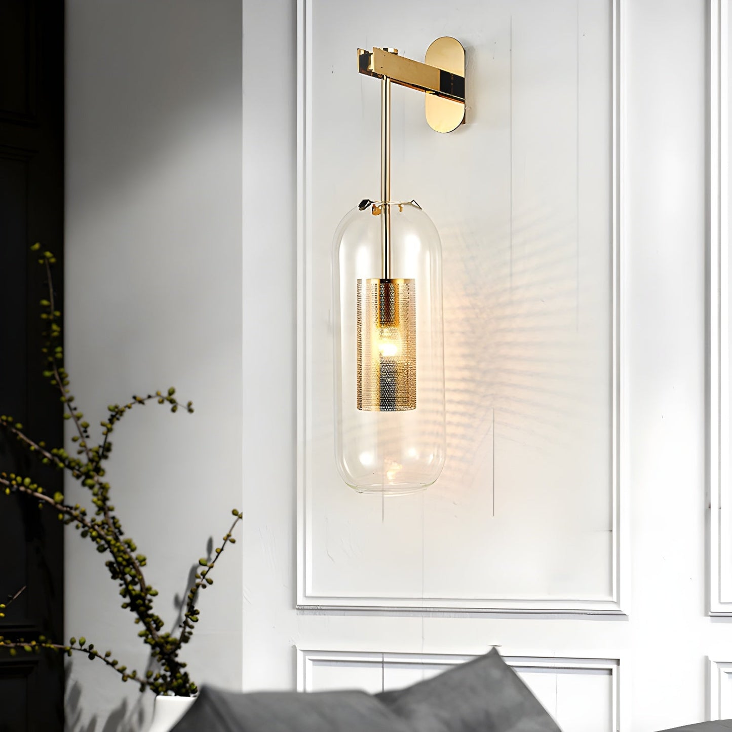 Wandlamp Modern met Glazen Kap en Geperforeerde Metalen Kooi