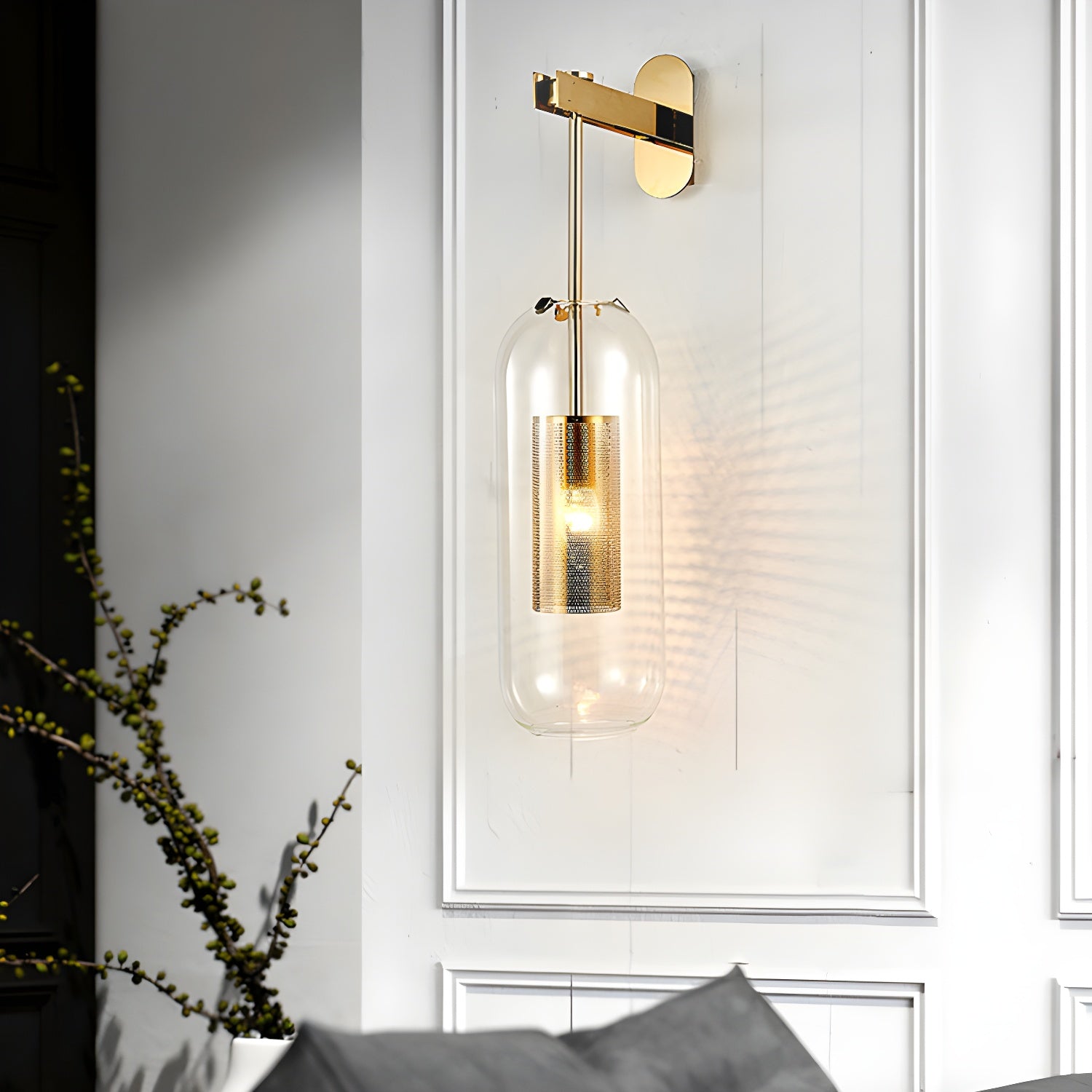 Wandlamp Modern met Glazen Kap en Geperforeerde Metalen Kooi