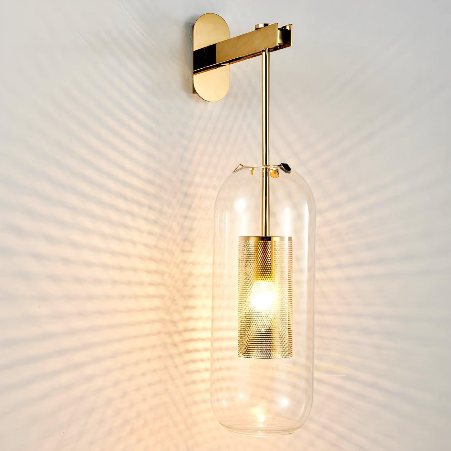 Wandlamp Modern met Glazen Kap en Geperforeerde Metalen Kooi