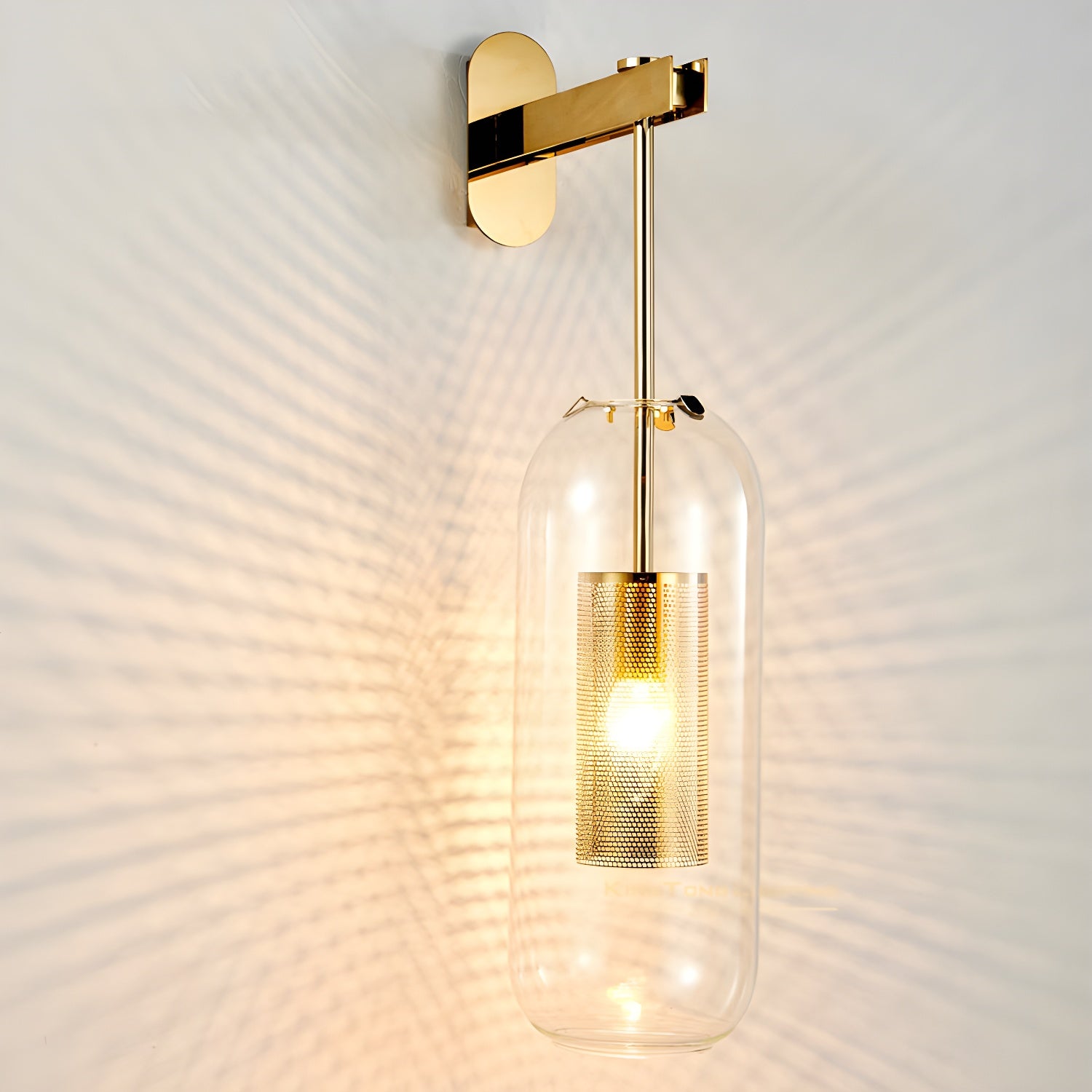 Wandlamp Modern met Glazen Kap en Geperforeerde Metalen Kooi