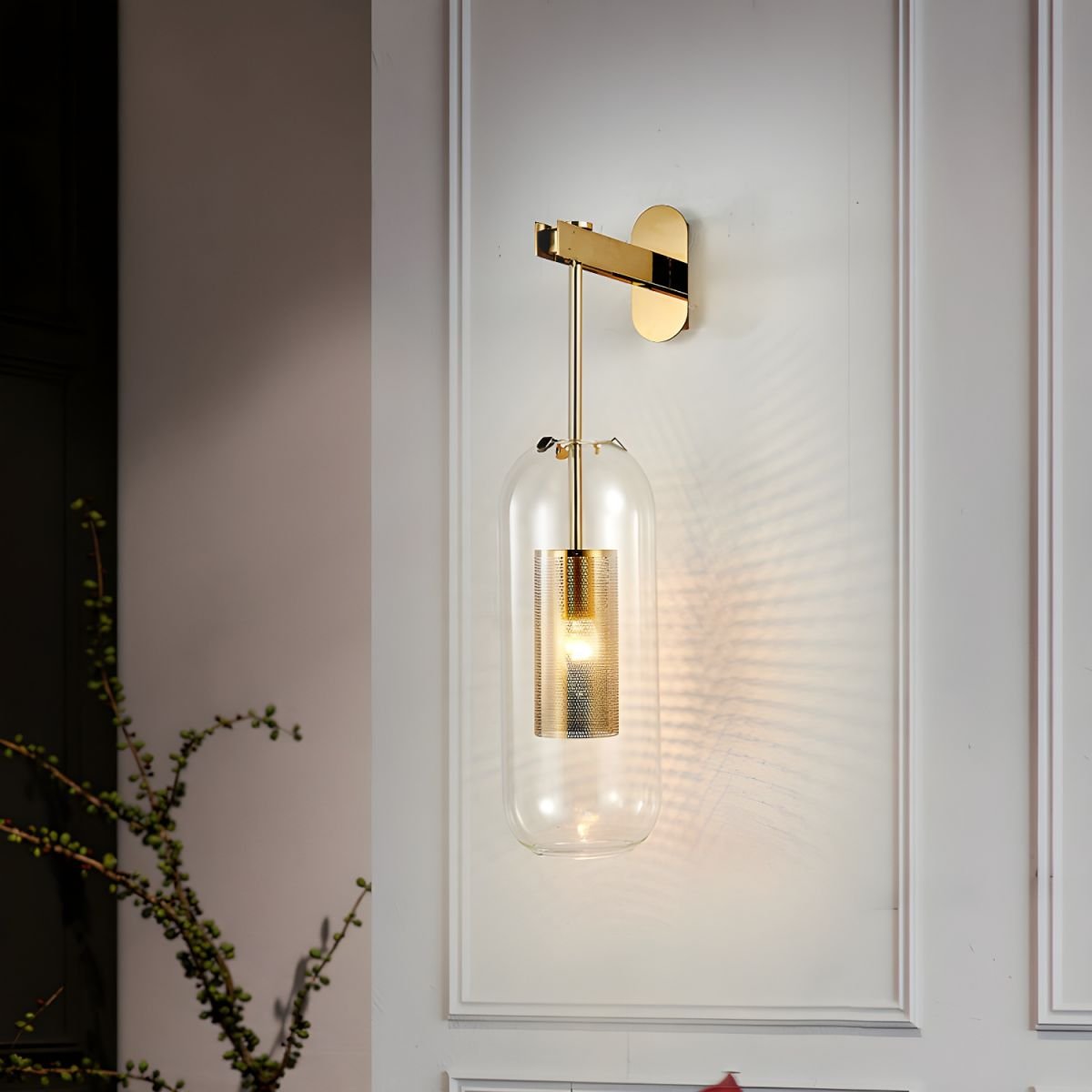 Wandlamp Modern met Glazen Kap en Geperforeerde Metalen Kooi