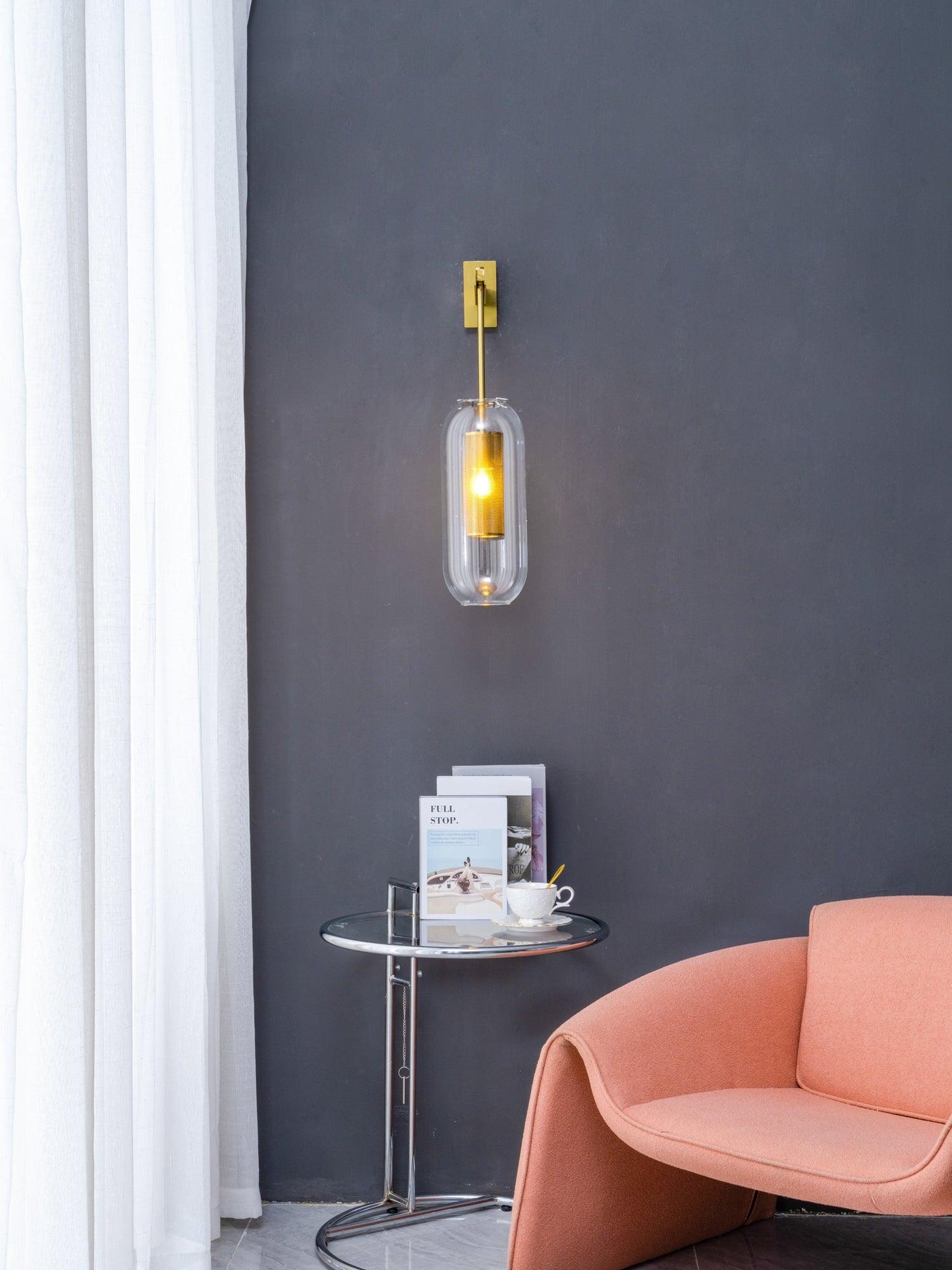 Wandlamp Modern met Glazen Kap en Geperforeerde Metalen Kooi