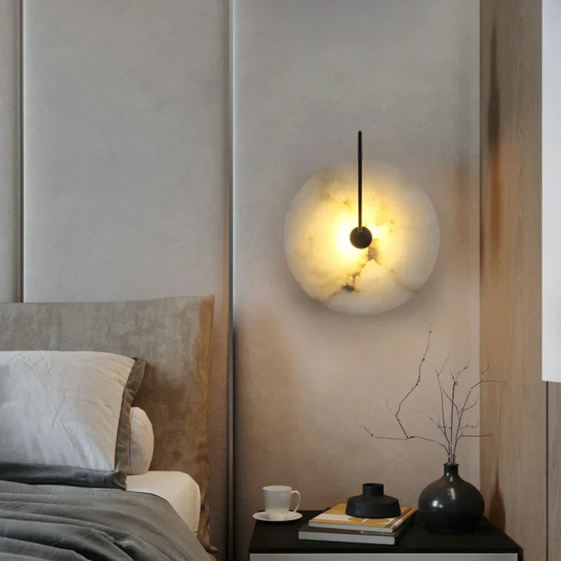 Wandlamp Modern met Rond Marmeren Scherm en Metalen Arm