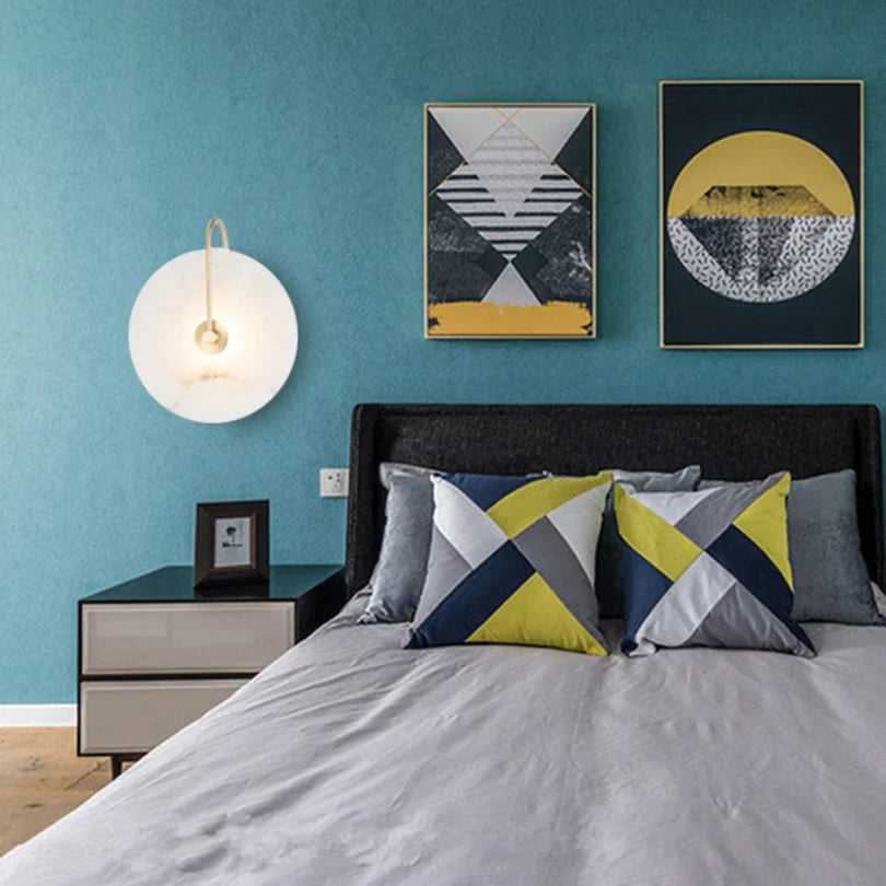 Wandlamp Modern met Rond Marmeren Scherm en Metalen Arm