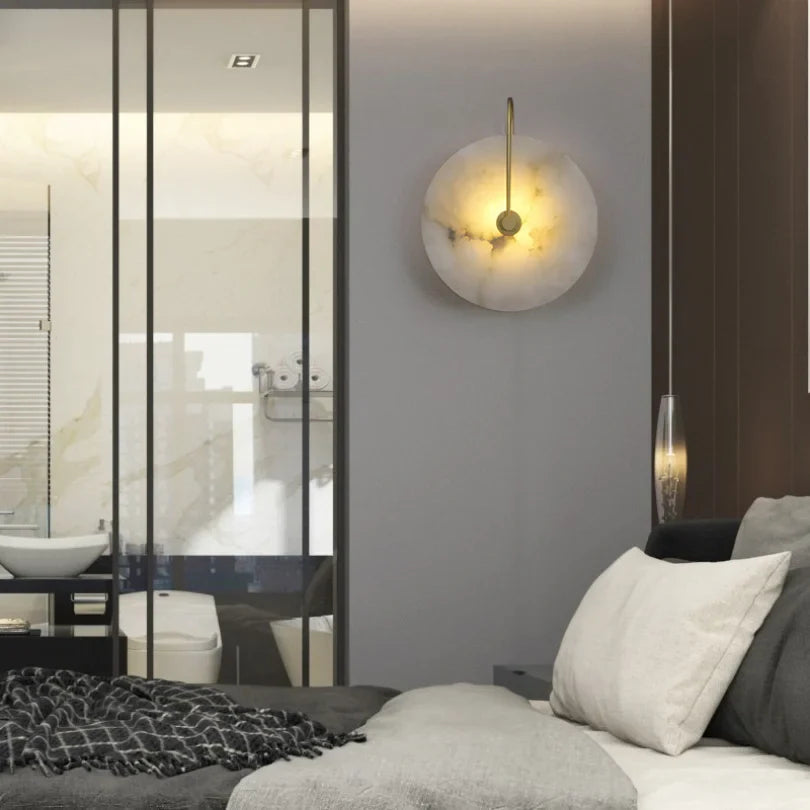 Wandlamp Modern met Rond Marmeren Scherm en Metalen Arm