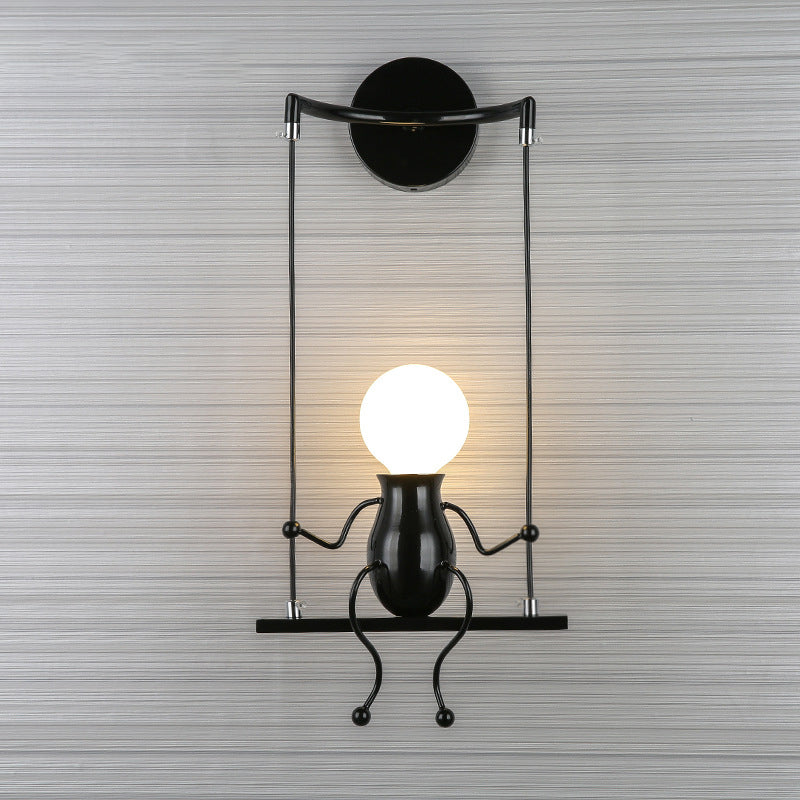 Wandlamp Modern met Schommelend Figuurtje en E27 Fitting