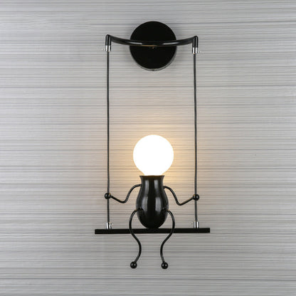 Wandlamp Modern met Schommelend Figuurtje en E27 Fitting