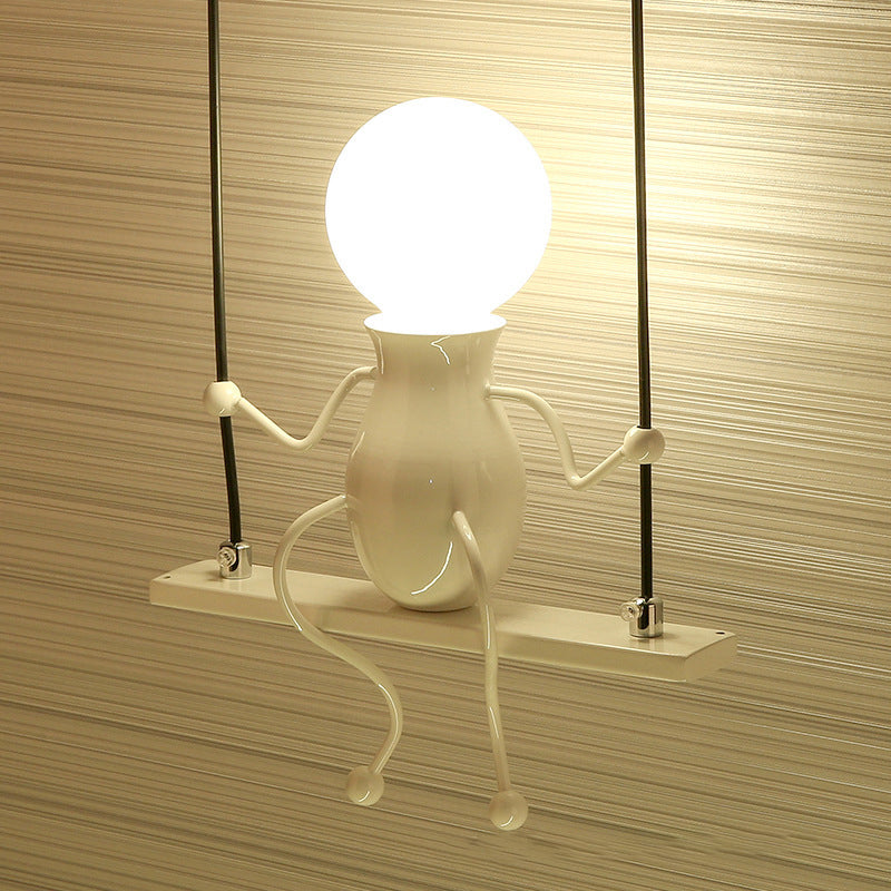 Wandlamp Modern met Schommelend Figuurtje en E27 Fitting