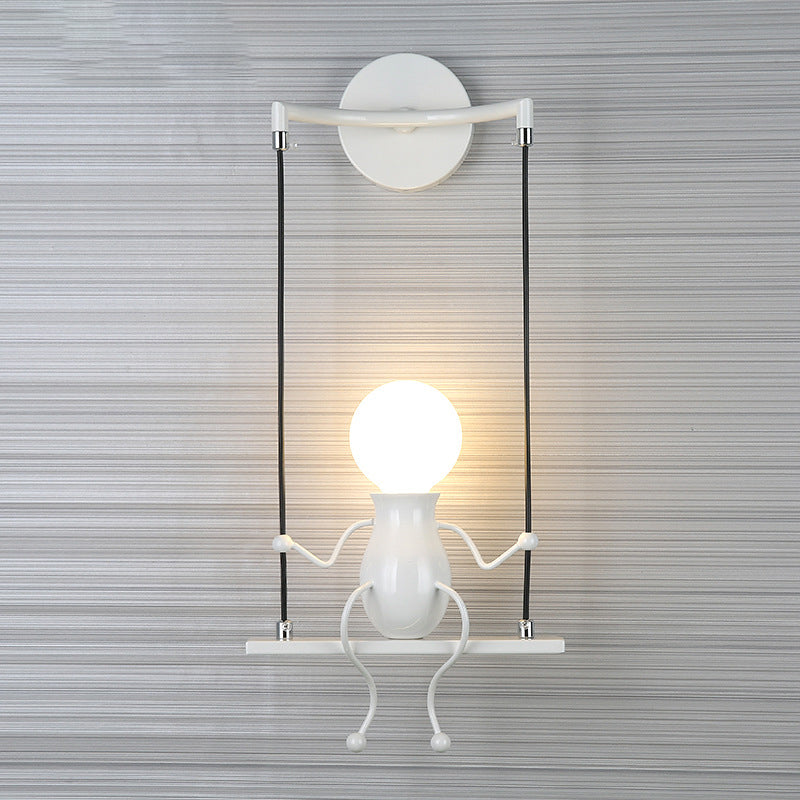 Wandlamp Modern met Schommelend Figuurtje en E27 Fitting