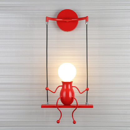 Wandlamp Modern met Schommelend Figuurtje en E27 Fitting