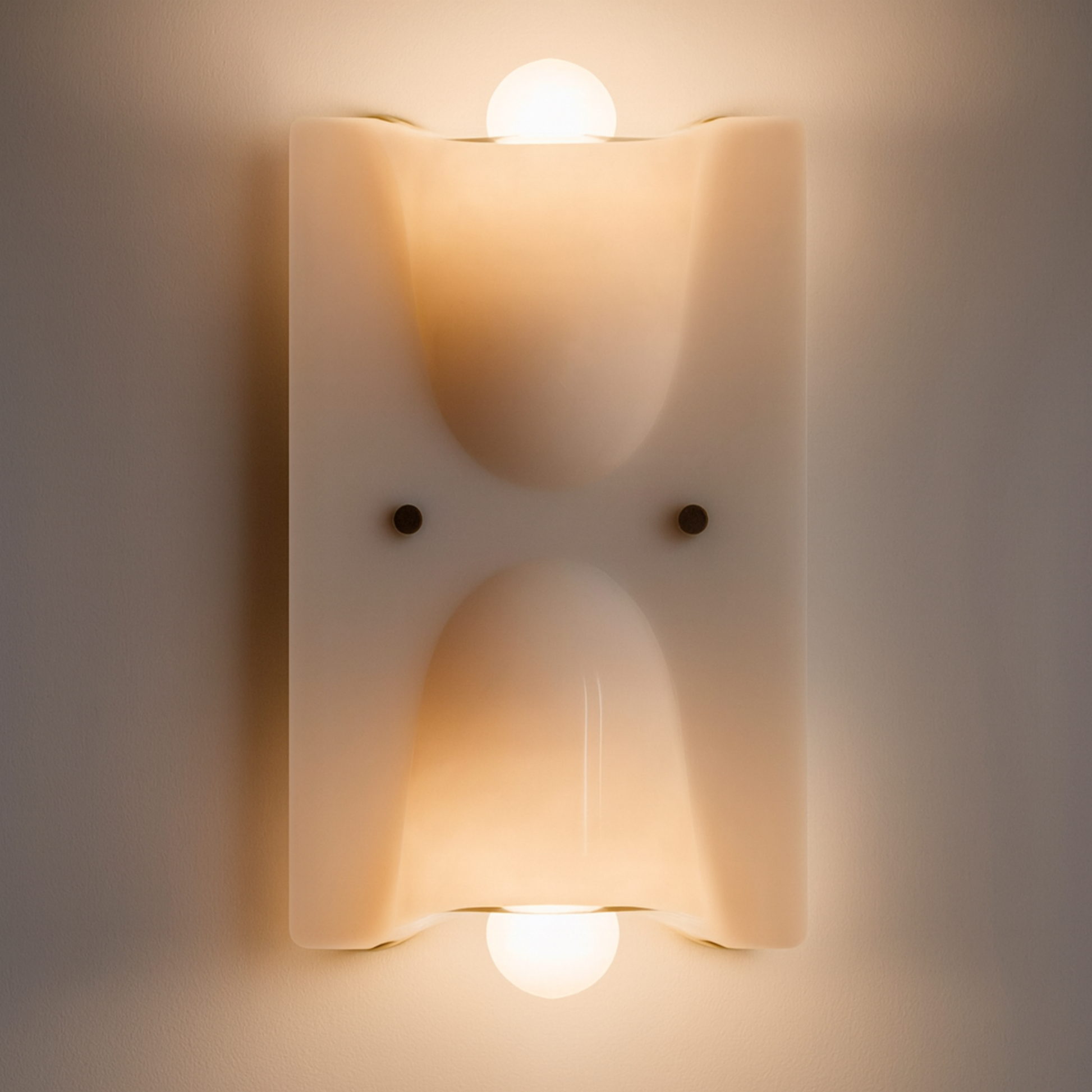 Wandlamp Modern met Sculptuurvorm en Omhoog en Omlaag Licht