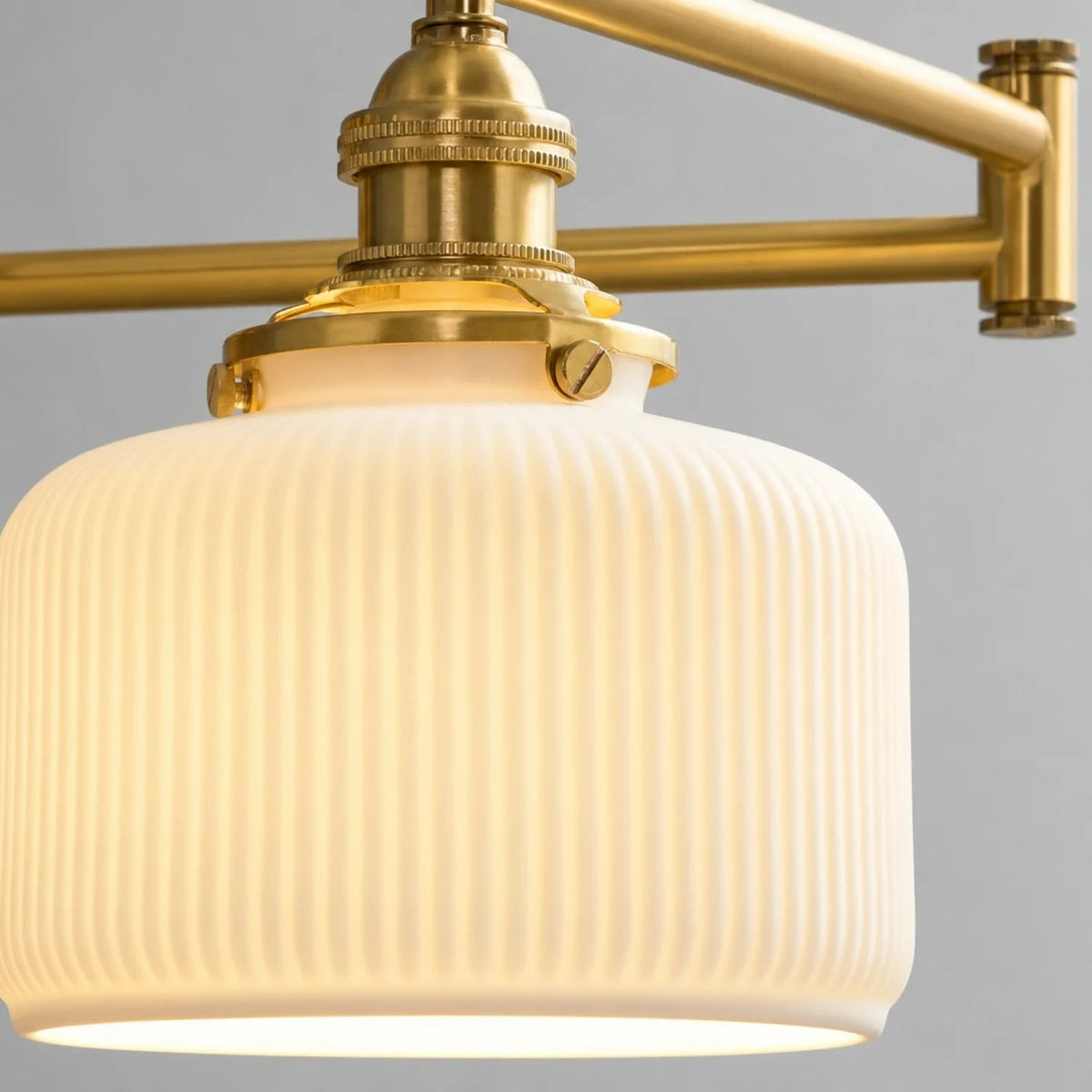 Wandlamp Retro met Swingende Arm, Keramische Kap en Trekschakelaar