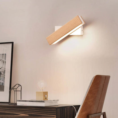 Wandlamp Scandinavisch met Draaibare LED Balk en Houtlook