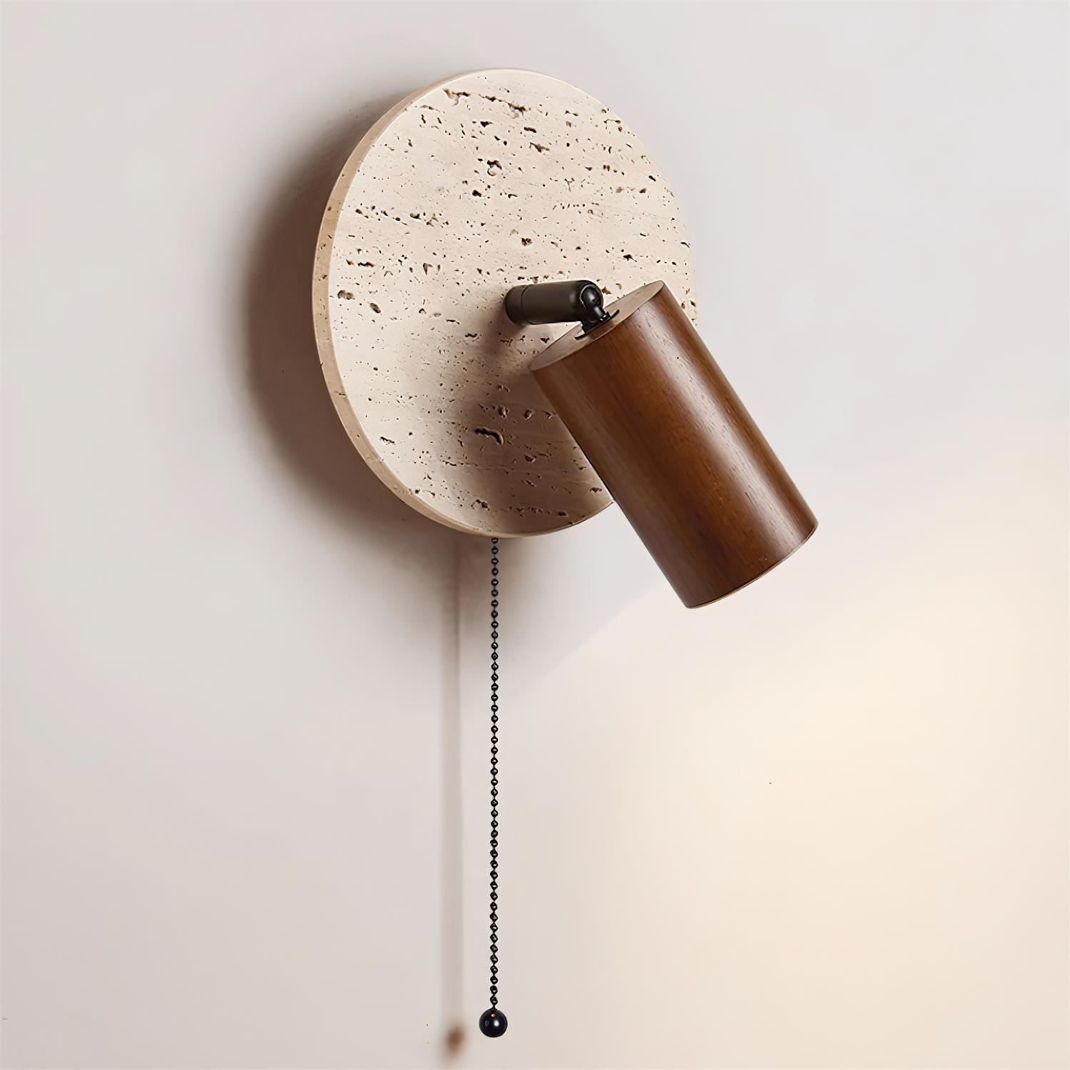 Wandlamp Scandinavisch met Draaibare Spot en Trekketting op Ronde Travertijn Basis