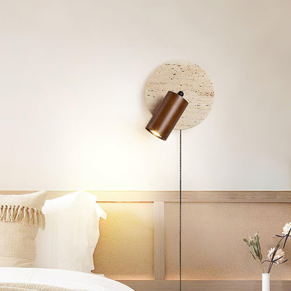 Wandlamp Scandinavisch met Draaibare Spot en Trekketting op Ronde Travertijn Basis