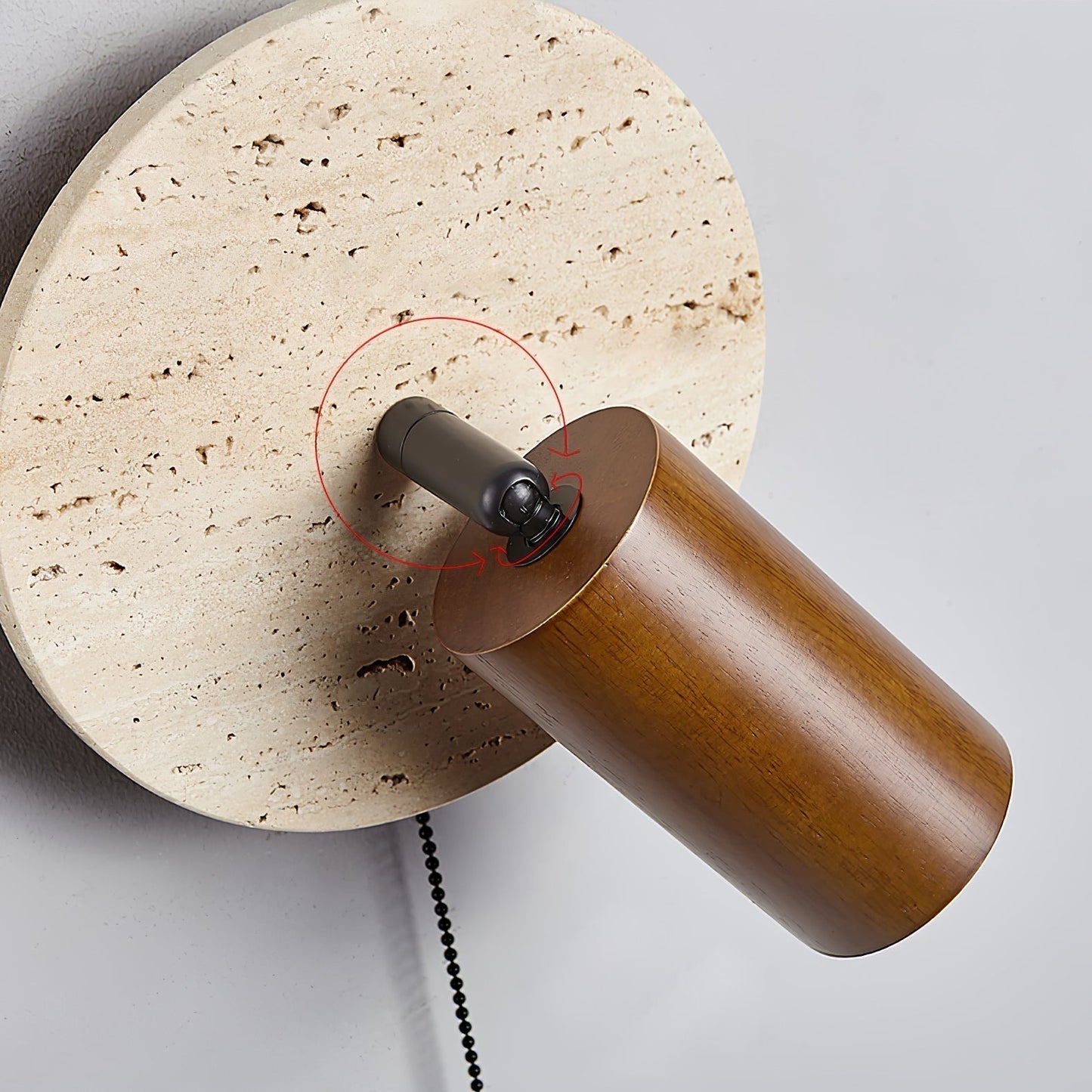 Wandlamp Scandinavisch met Draaibare Spot en Trekketting op Ronde Travertijn Basis