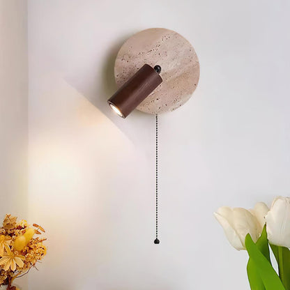 Wandlamp Scandinavisch met Draaibare Spot en Trekketting op Ronde Travertijn Basis
